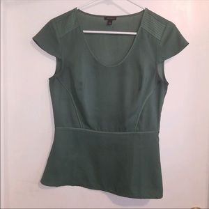Ann Taylor green cap sleeve satin-like blouse